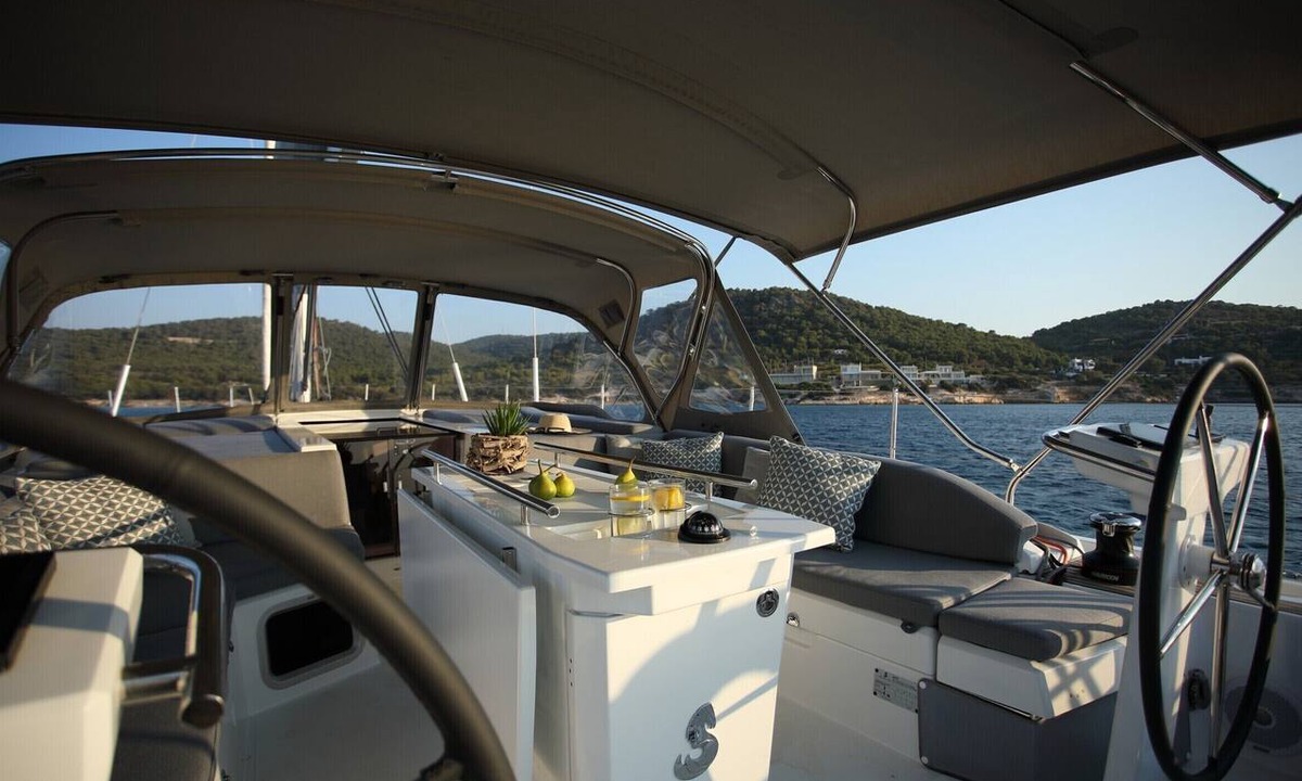Alimos Boat Rental | Sun-Kissed Sailing Adventure in Islas Sarónicas