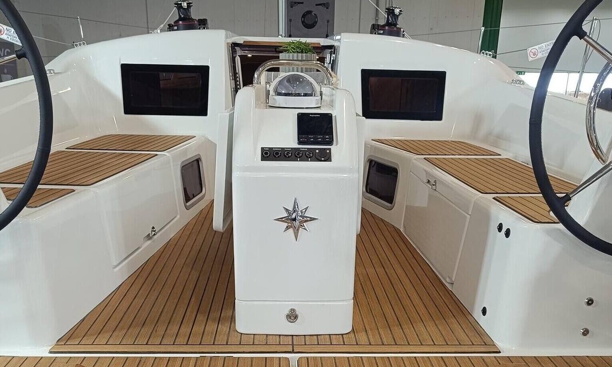 Piso Livadi Boat Rental | Sun-Kissed Sailing Adventure in the Stunning Islas Cícladas