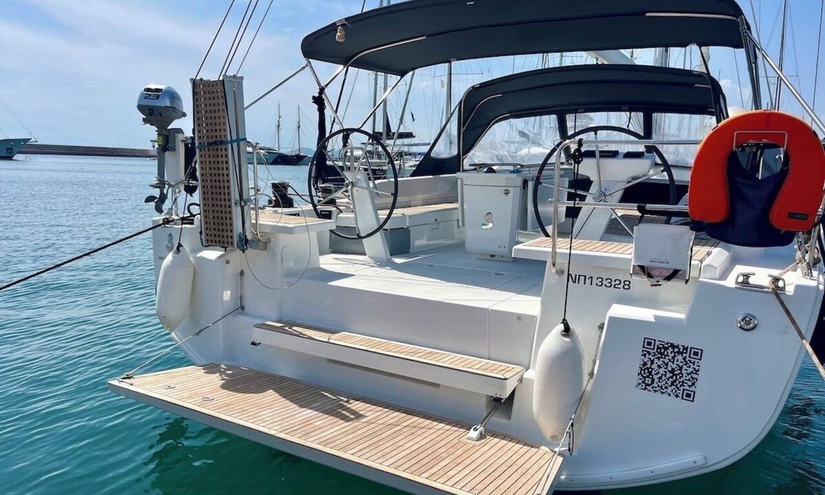 Rhodes Town Boat Rental | Sun-Kissed Sailing Adventure in Islas Sarónicas