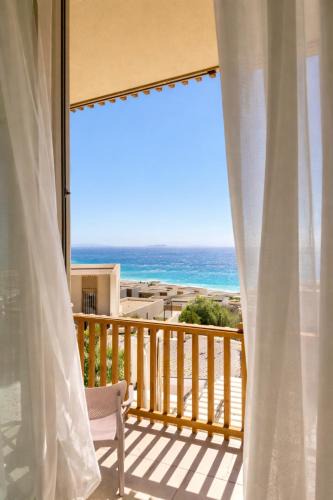 Jala Apartment | Sun Lit Sea View Apartment-Green Coast 104C