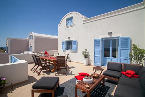 Perivolos Apartment | Sunrise Apartment Santorini