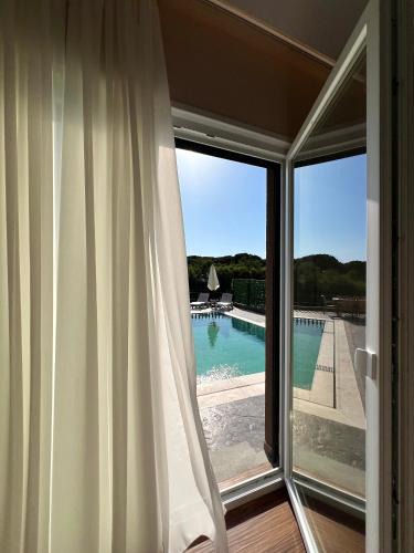 Qerek Villa | Sunset Aura Riverside Villa & Pool