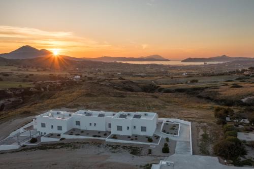 Milos House | Sunset Village 1