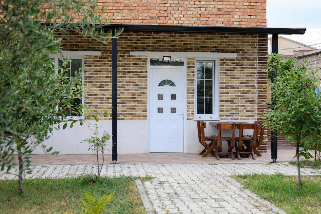 Berat Apartment | Swimming Pool - Enmar Apartment Berat