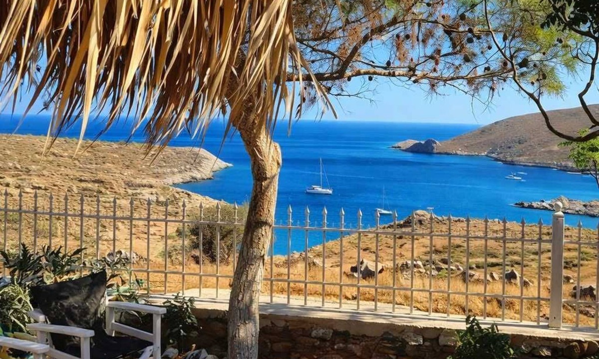 Omales Condo | Tainaros Rooms - Beachfront Summer Getaway