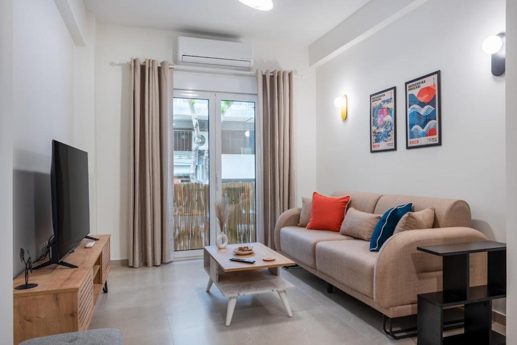 Agios Panteleimonas Apartment | The Athenian Cedar