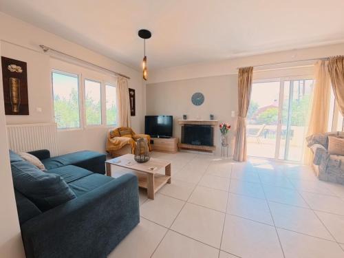 Spata-Artemida House | The Bright Villa