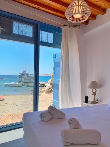 Psathi Apartment | The Elephant Beach House