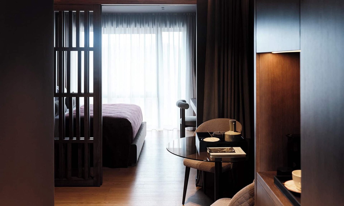 Khalandrion Hotel | The Fiction