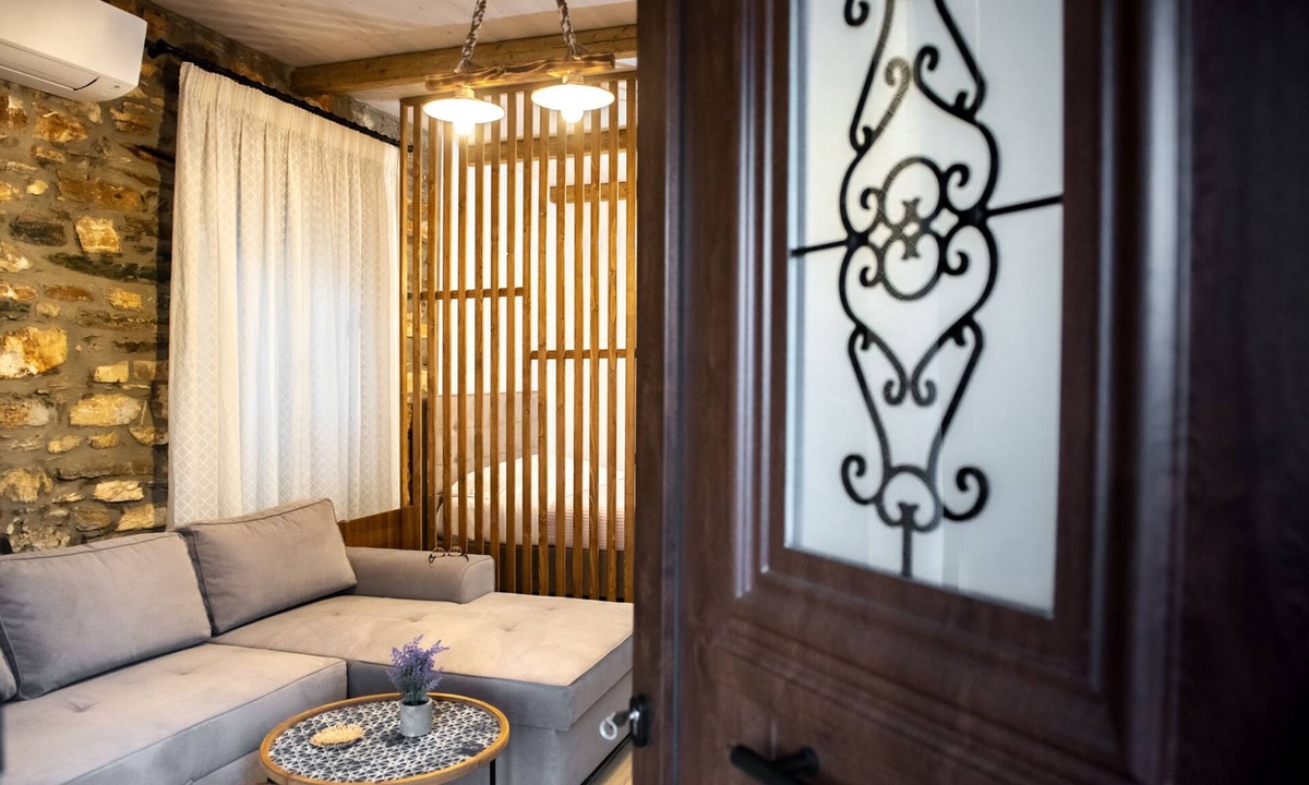 Kanalia House | The Lake House Angeliki