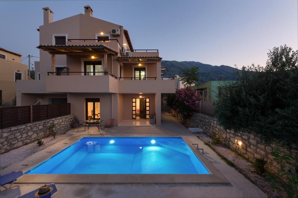 Kavallos House | The Lake House - Private Pool & Views near Kournas