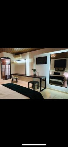 Veroia Apartment | The Leaf room