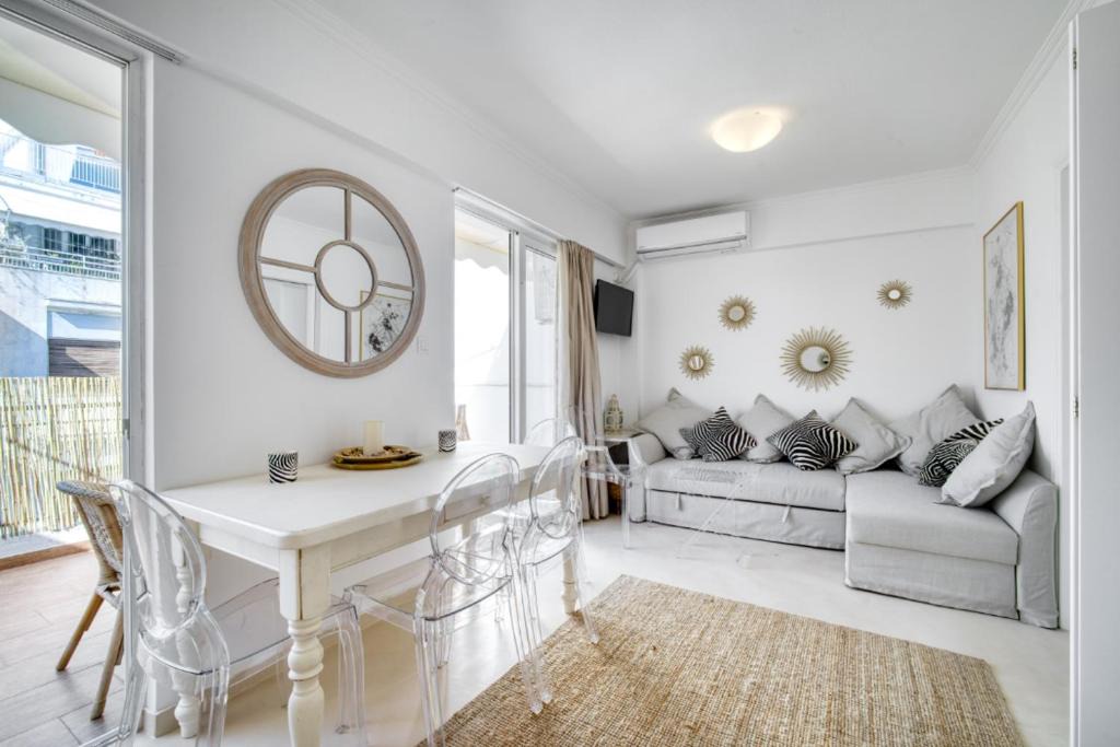 Neapoli Apartment | The Mirror Apartment with Large Sunny Balcony