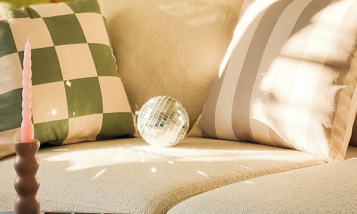 Shkoder Apartment | the mirrorbubble: your sunny & dreamy 5th-floor retreat
