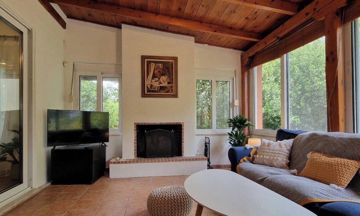 Nea Makri House | The Painter's Garden - Relaxing House 3 min Walk to Beach & Private Parking.