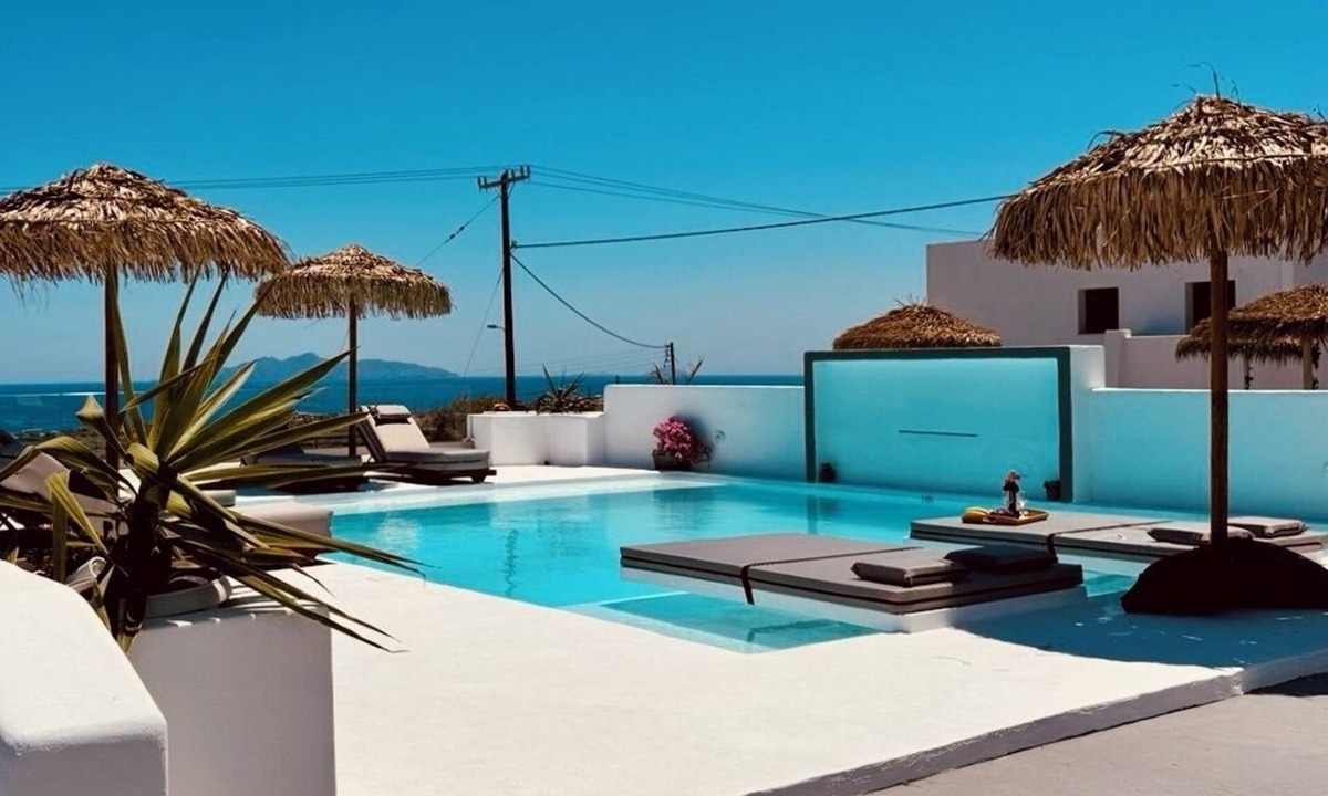 Vourvoulos Hotel | The Vine Suites