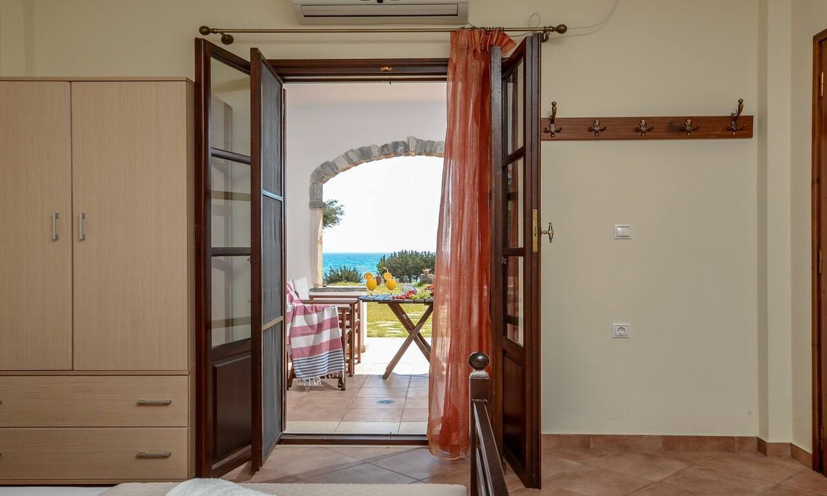 Naxos Hotel | Theonis Villas, 30 meters from the beach
