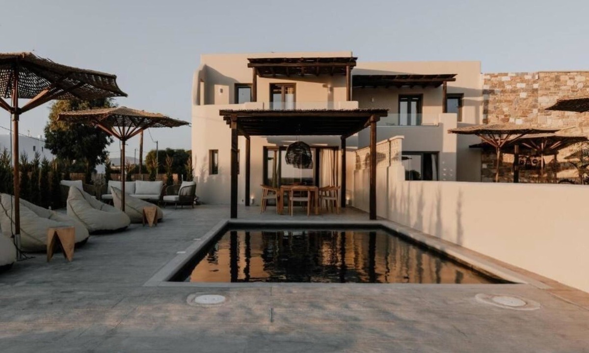 Plaka Villa | Three-Bedroom Villa With Private Pooll