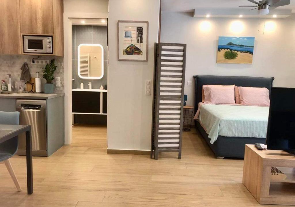 Athens Apartment | Tony's suite with parking