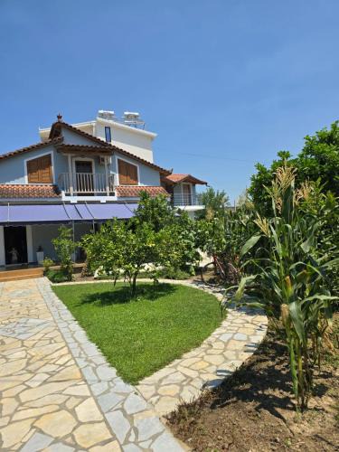 Vlore Cabin | TRiAD