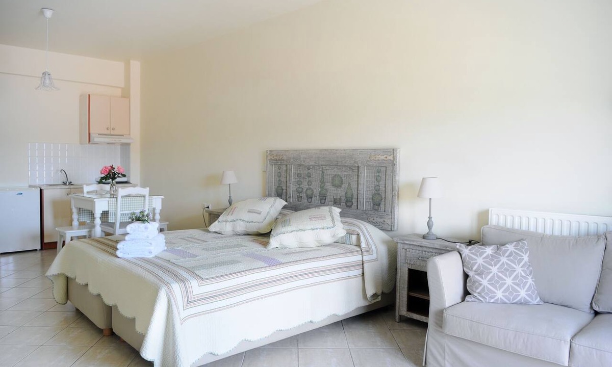Agii Apostoli House | Triantafilia Guesthouse
