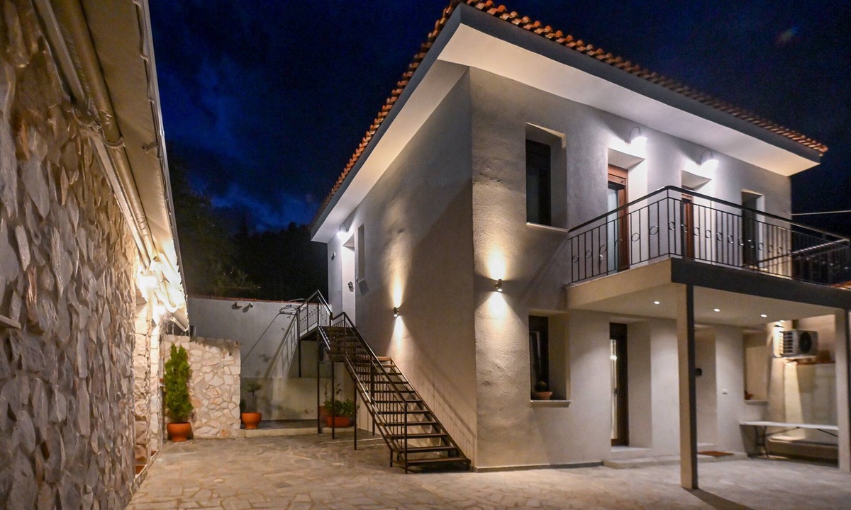 Fourka Apartment | Two Bedroom with Mountain View