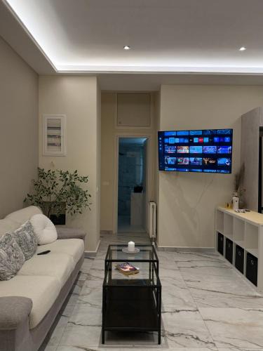 Agios Dimitrios Apartment | Urban Luxy Staycation