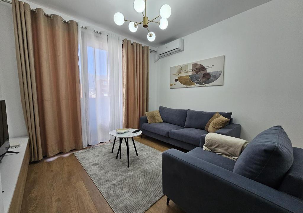 Tirana Apartment | Valentino Zirkon