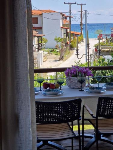 Kalamitsi Apartment | Valia's Kalamitsi Seaside Apartment