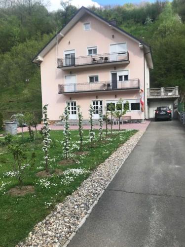 Leposaviq District Apartment | Vila Jakovljević