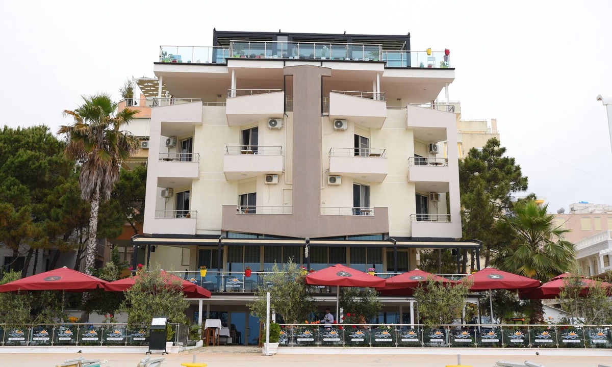 Shkembi i Kavajes House | Vila Oxinn