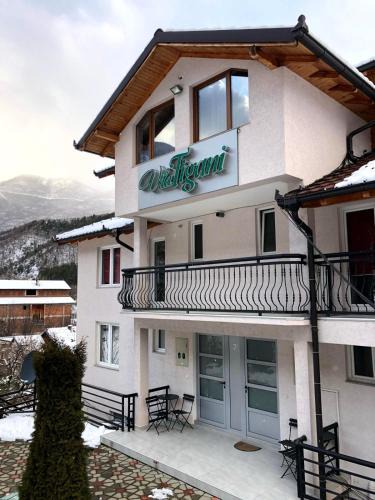 Pejë Hotel | Vila Tigani