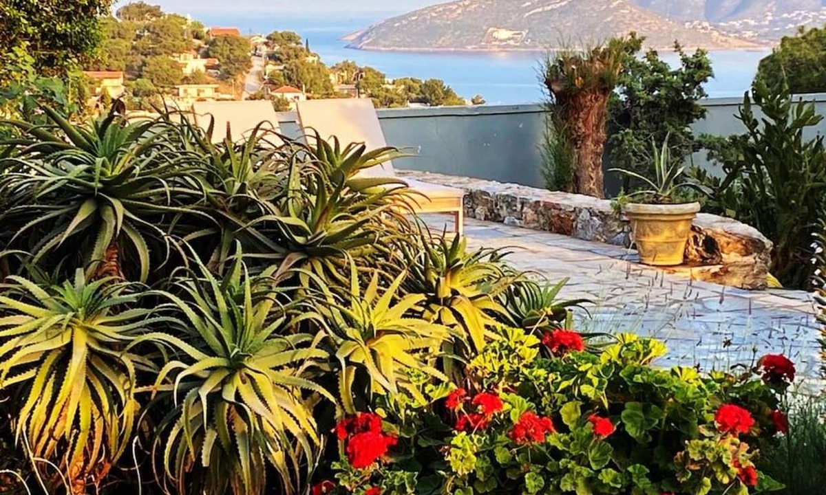 Porto Rafti Villa | Villa-Agave, by the sea in Porto-Rafti outside ATH