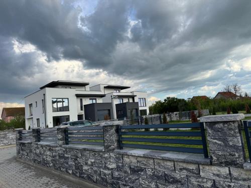 Sllatina e Madhe House | Villa Alberti Residenc