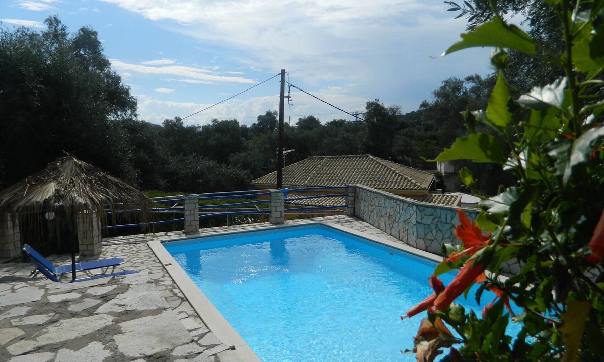 Mpogdanatika Villa | VILLA ALKINOOS - A stone house between olive trees