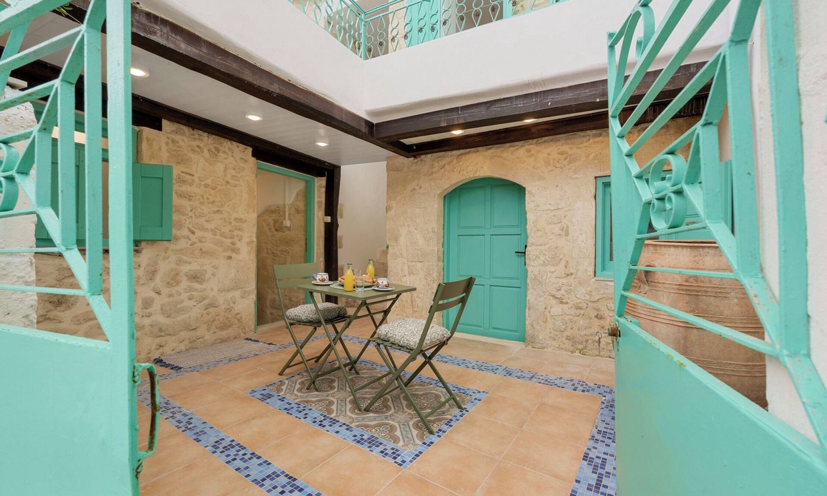Roustika Villa | Villa Amanda by CVR