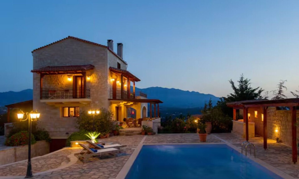 Plaka Villa | Villa Amfithea - BY APOKORONAS VILLAS