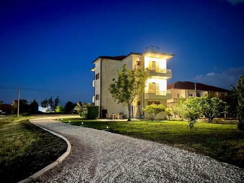 Mbrostar-Urë Villa | Villa Apollonia Guest House