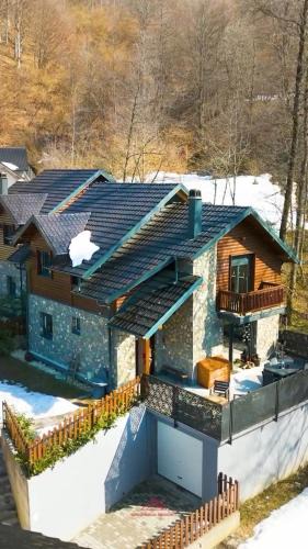 Mitrovicë Villa | Villa Aspen Brezovica Kosovo