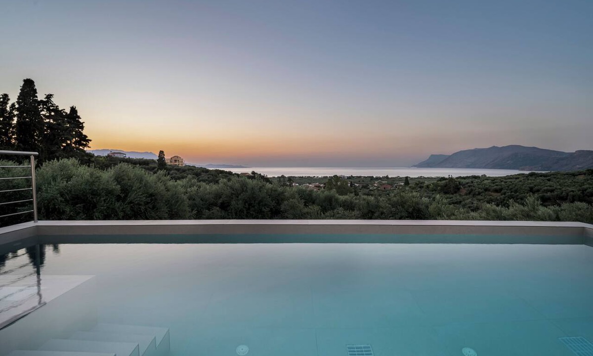 Drapanias House | Villa Aurelia with private pool and jacuzzi