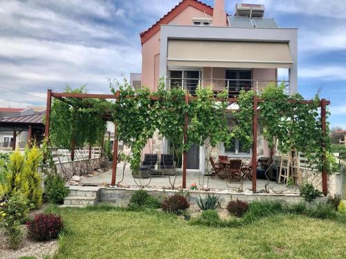 Nikita House | Villa Bacchus