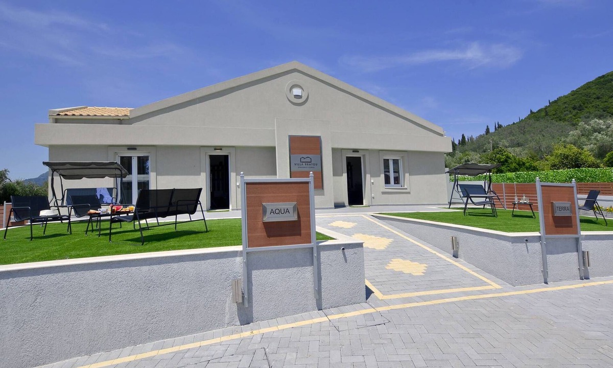 Dafnata Villa | Villa Bratou Aqua Sleeps 4 with Garden
