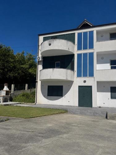Golem House | Villa Cepeli