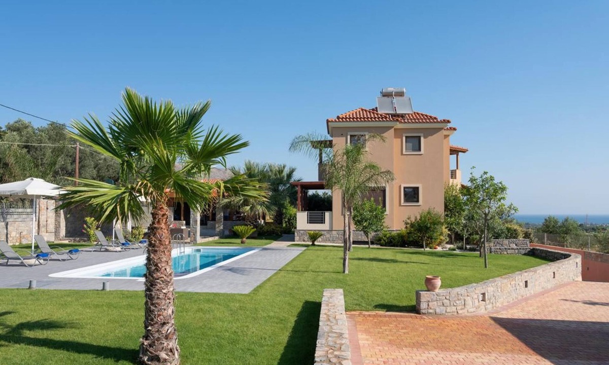 Malevizi Villa | Villa David with private pool