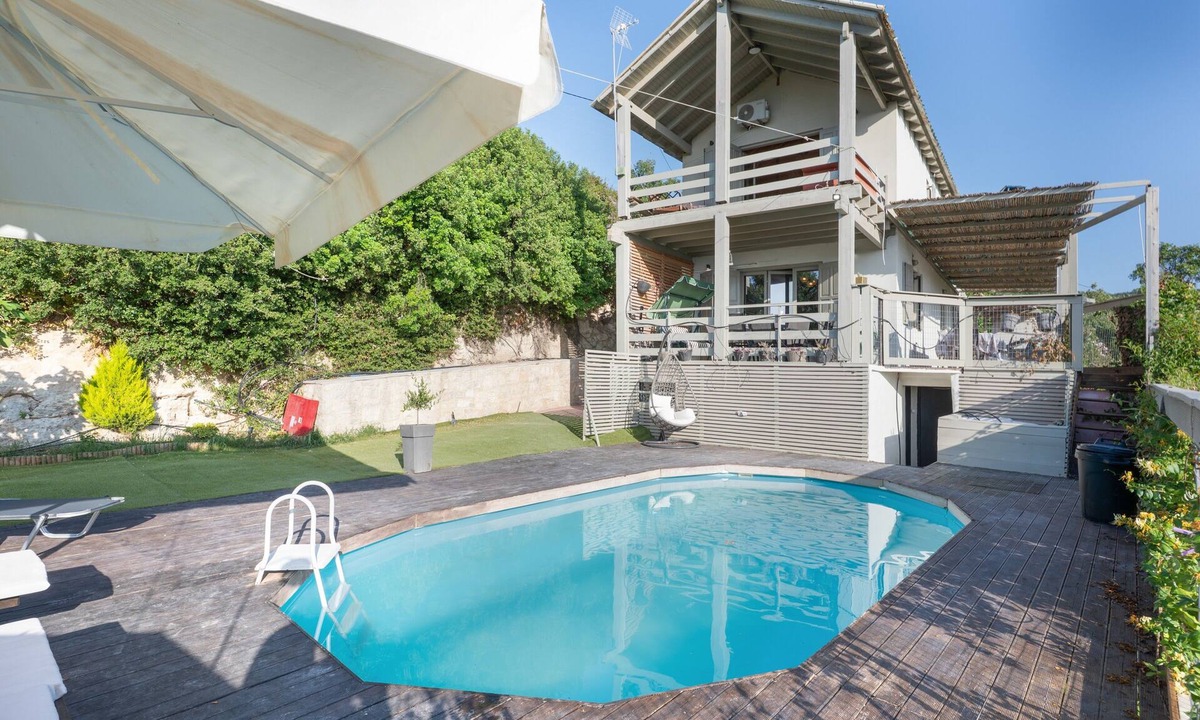 Kapsaliana House | Villa de Madeira: Sea View Retreat with Wi-Fi, Air Conditioning, Private Pool & Jacuzzi