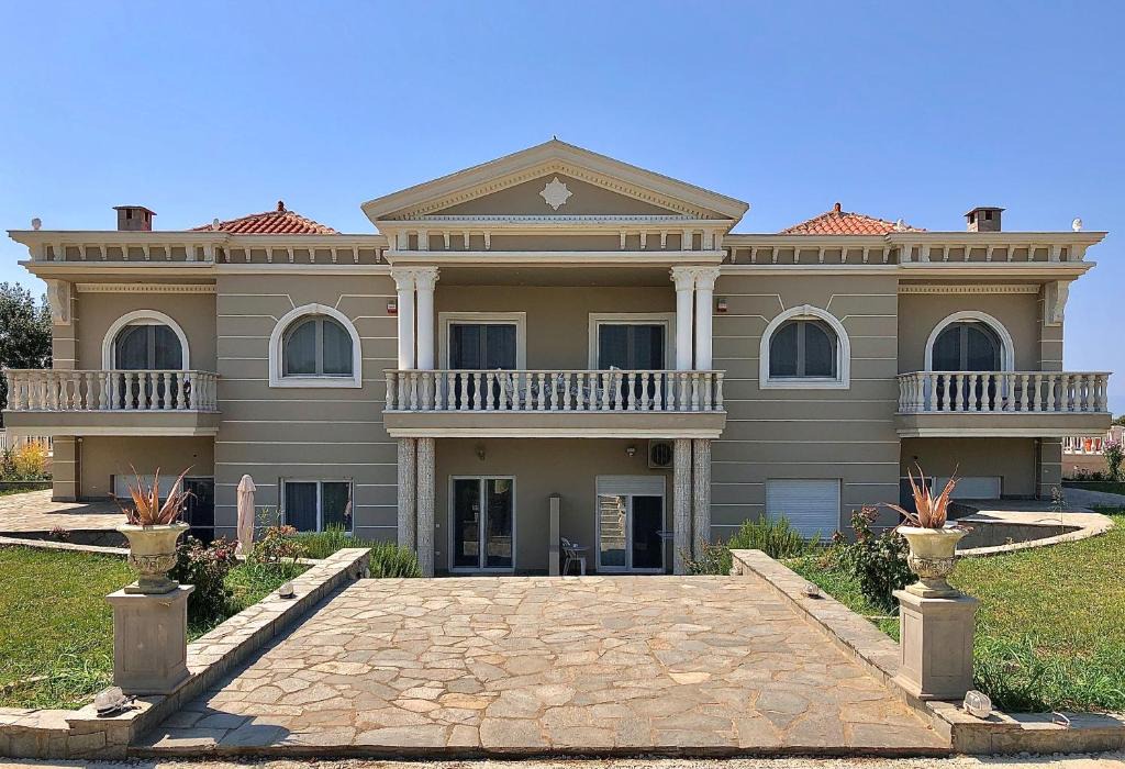 Alexandroupoli Apartment | Villa Dimitri - GardenSide Souterrain