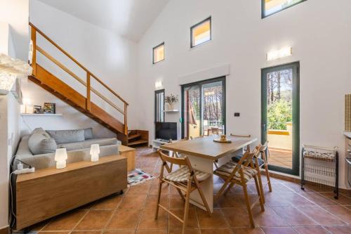 Golem Villa | Villa Dita Qerret Relaxing Beachfront Stay by PikHost