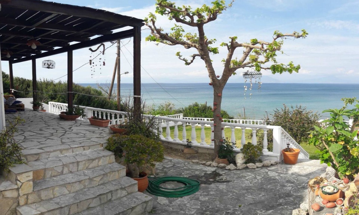 Kato Achaia Villa | Villa Galanis by the sea...