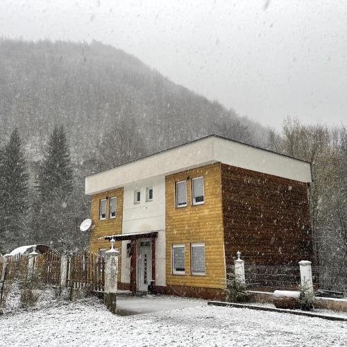 Pejë Villa | Villa Gryka