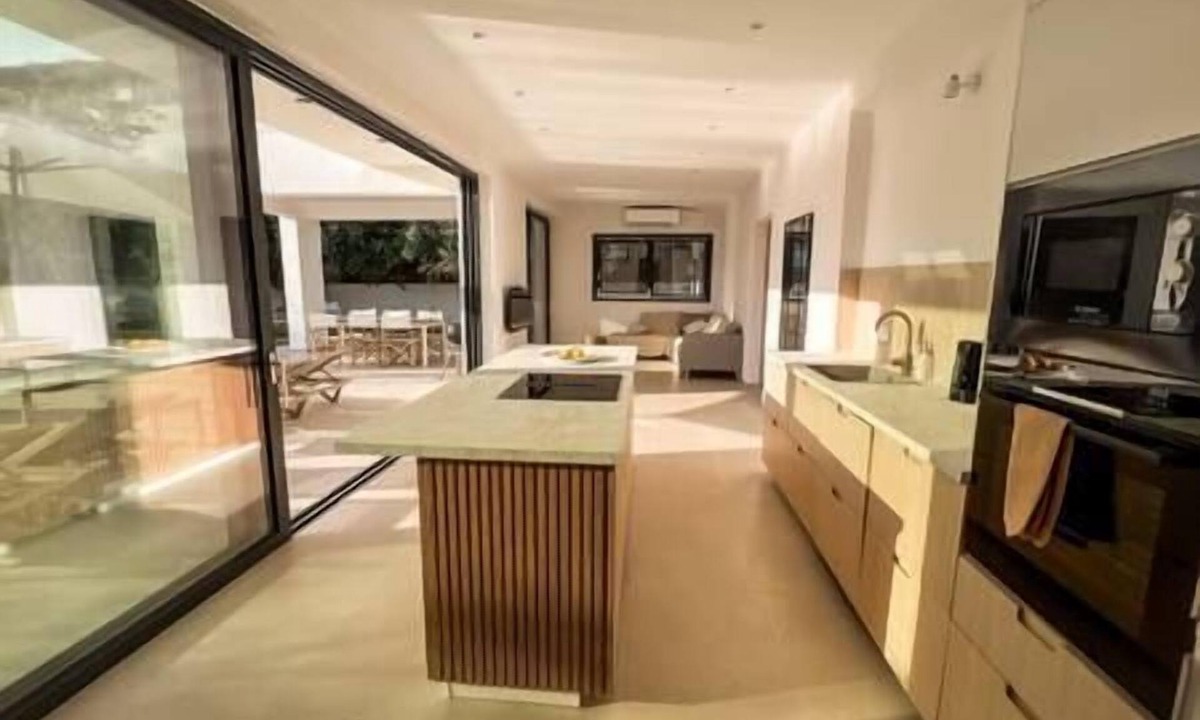 Loutraki Villa | Villa Kala Loutraki: Private Pool & Sauna I Beach